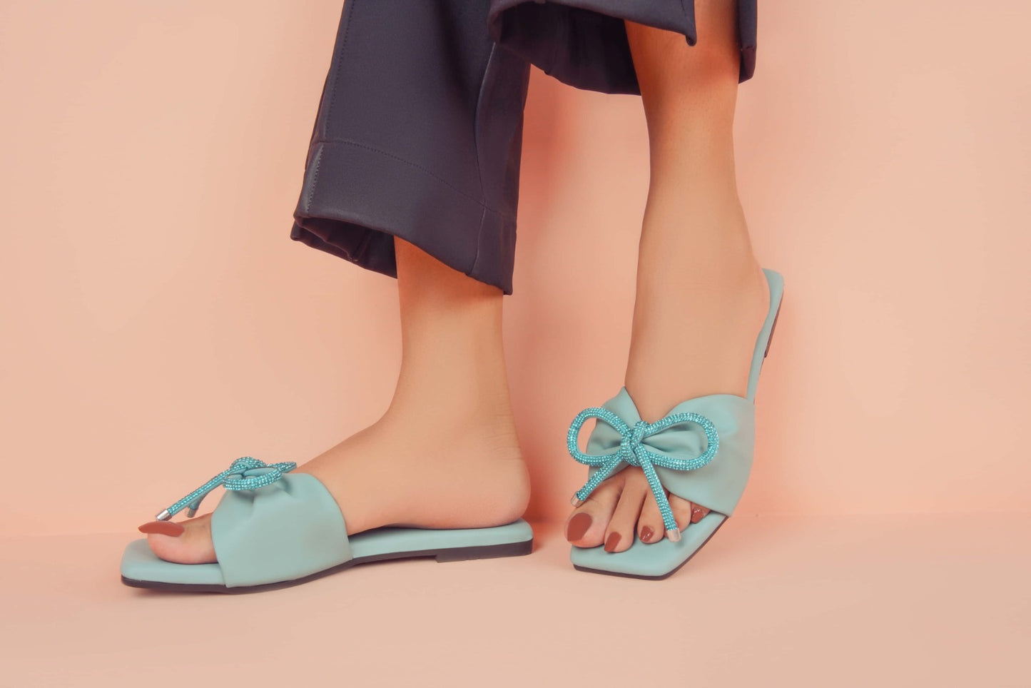 Regina Bow Accent Ice Blue Sliders