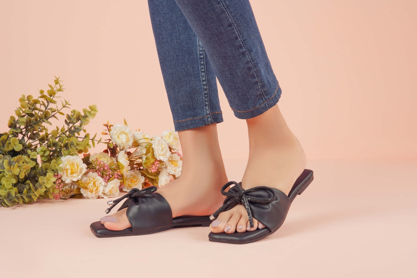 Regina Bow Accent Black Sliders